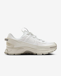 Nike Zoom Vomero Roam Winterized - Summit White/Light Bone/Light Iron Ore/Summit White / 3.5